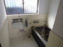 土台も補修し、安心して入浴できる浴室に 土台も補修し、安心して入浴できる浴室に